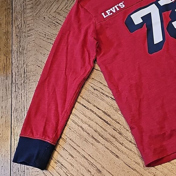 Boys long sleeve Levi's top size 5/6 - Picture 2 of 10